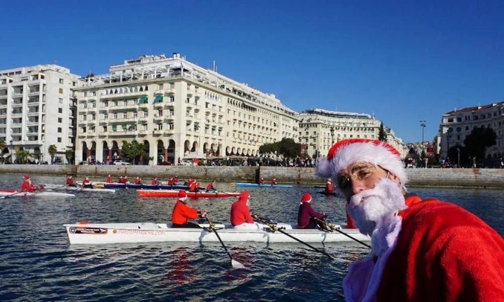 Με κανό ήρθαν φέτος στη Θεσσαλονίκη οι Αγιοβασίληδες (βίντεο)